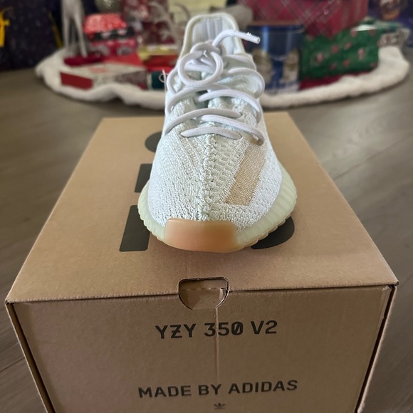 NEW WITH BOX AND TAG AUTHENTIC YEEZY BOOST 350 ' Hyperspace'